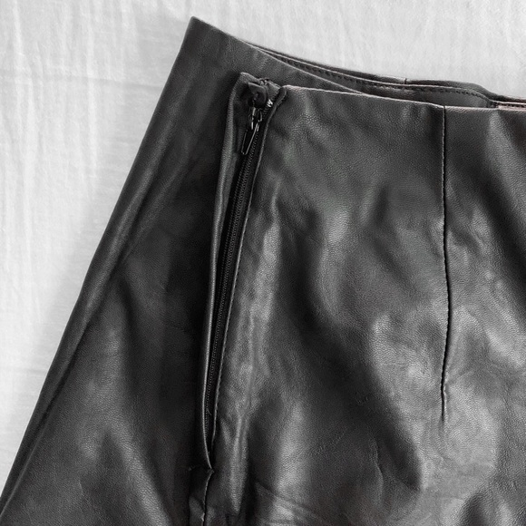 Leather pencil skirt with lace trim - Picture 3 of 5